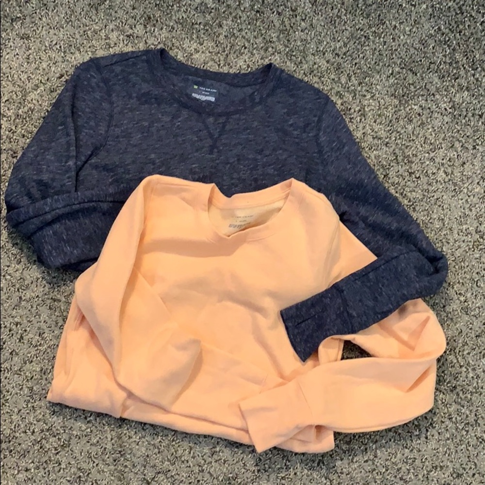 2 Tek Gear sweatshirts